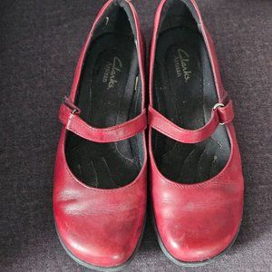 Clark's red flats